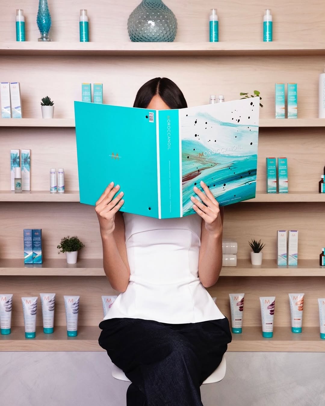 Tražiš brend boja ili njege za svoj frizerski salon? Odaberi partnera koji stoji uz tebe!